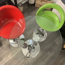 Glass Highboy Cocktail Table With Two swivel adjustable Stools.