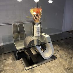 VERY ELEGANT DINING TABLE - GLASS TOP