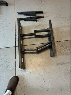 Heavy duty TV Wall mounting bracket complete with hardware
