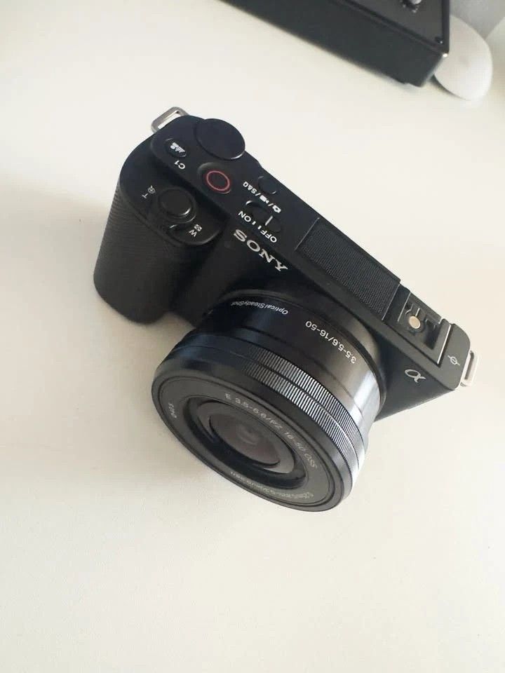 Sony ZV-E10 + 16-50mm Lens –Mint Condition