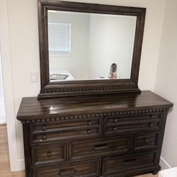 Dresser W/ Mirror 