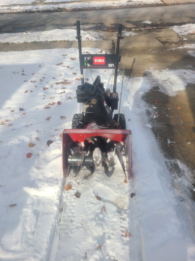 Toro 5/21 Self Propelled Snow Blower With Electric Start 