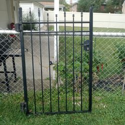 Powder coated metal fence