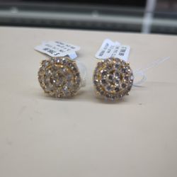 10k Diamond Earrings Different Prices And Different $800 For One So $1600 For 2
