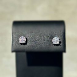 14k white gold stud white natural diamonds 0.70CTW flower earrings 2.10g