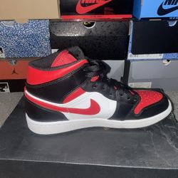 Jordan 1 Mid