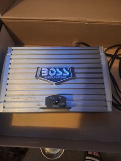 1500watt boss amp with bass knob