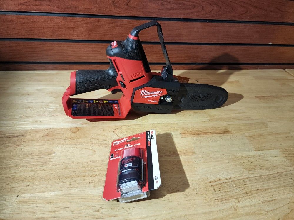 Milwaukee M12 Hatchet Saw W Battery
