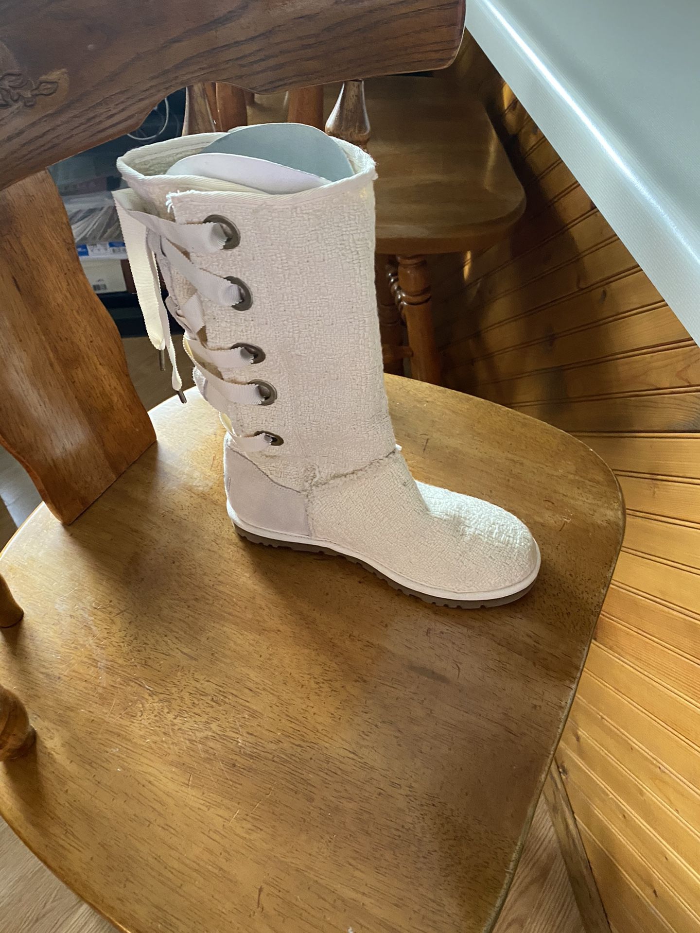 Ugg Boots Size5/6 Winter White