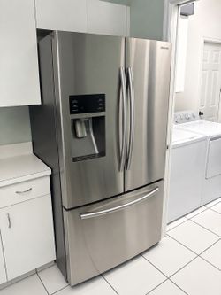 Samsung 28 cu. ft. French Door Refrigerator with Ice & Water