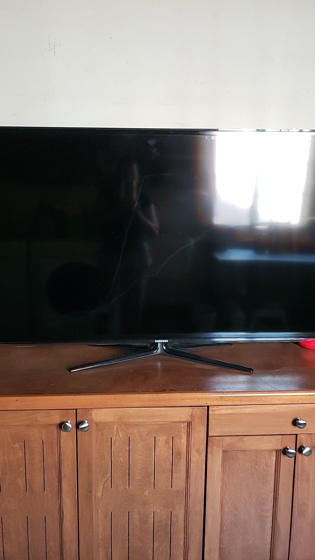 Free tv for parts only. 55" inch