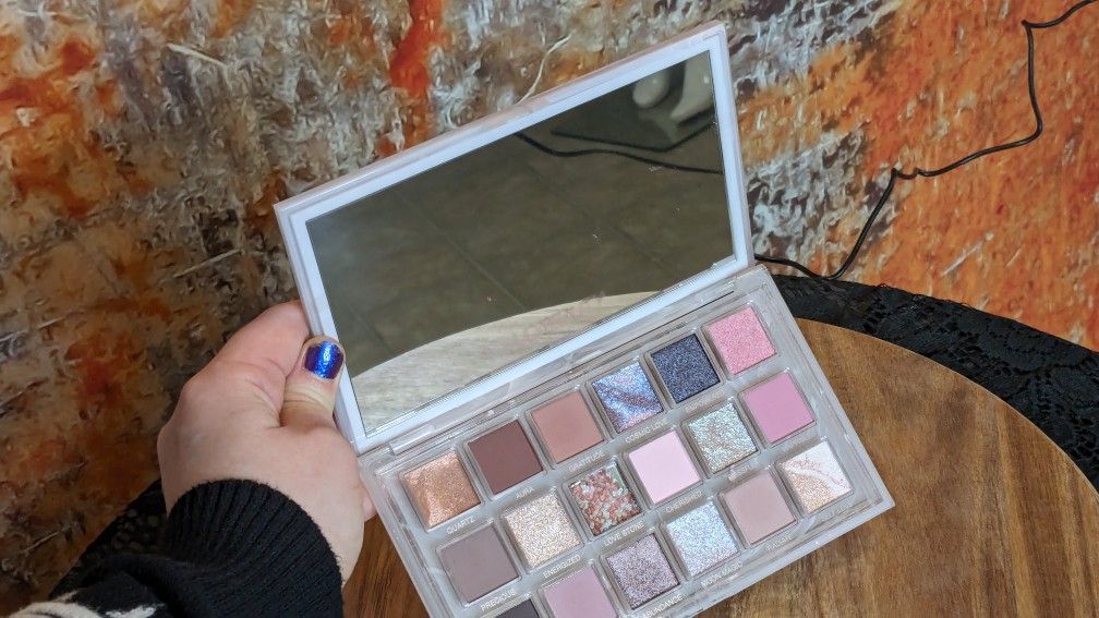 Huda Beauty Rose Quartz Eyeshadow Palette