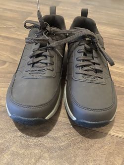 Size 8 Men’s Tennis Shoes