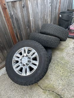 2022 Denali stocks TOYO AT3 295/65/20