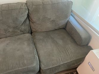 Gray 3 cushion couch+2 pillows
