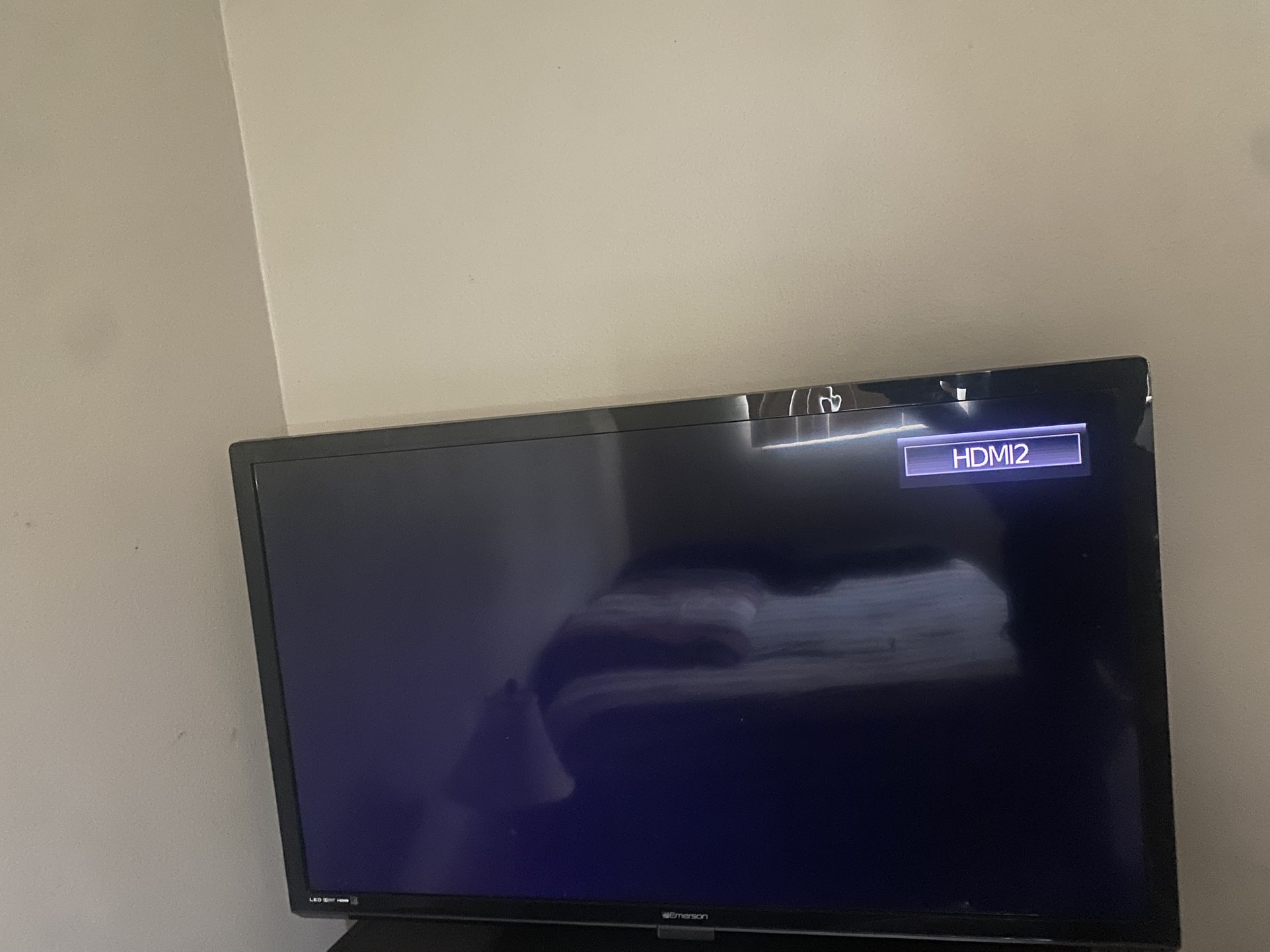 55in Emerson Tv