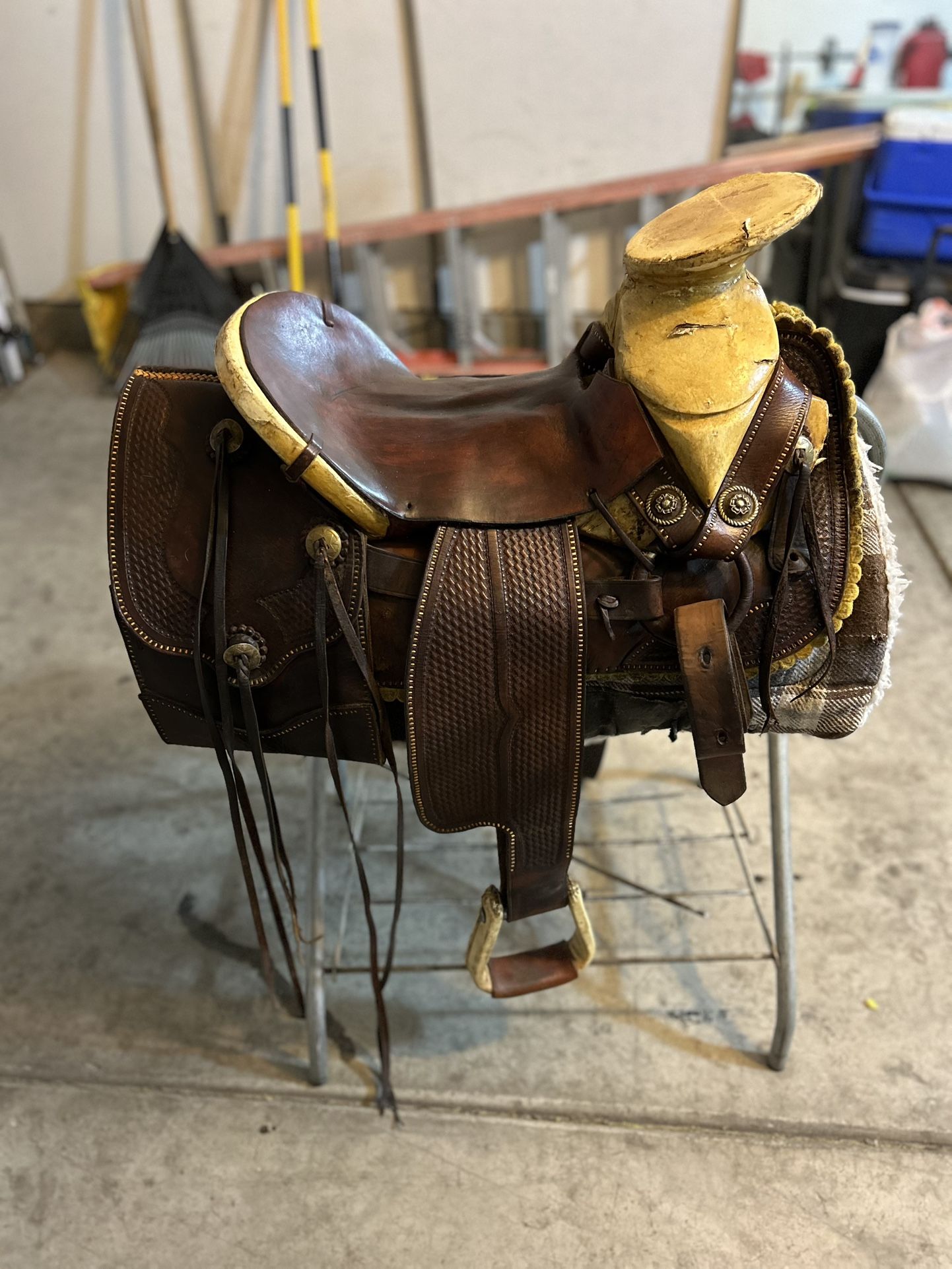 Saddle
