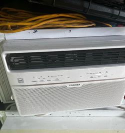Toshiba  8k btu  window unit / Bluetooth