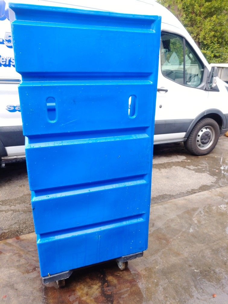 Duracast Commercial Laundry Cart for Sale in Pompano Beach, FL OfferUp