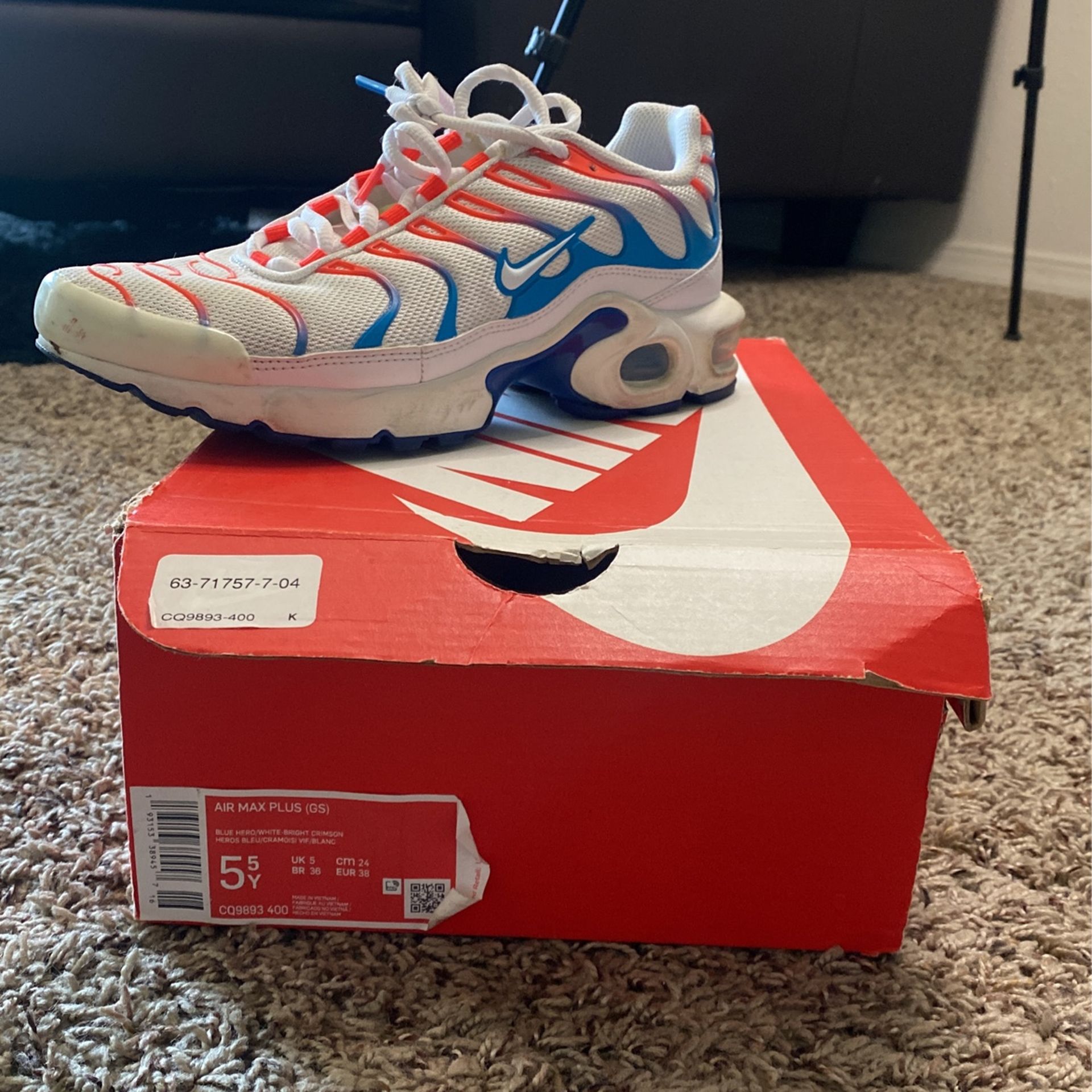 Air max plus deals blue hero white bright crimson