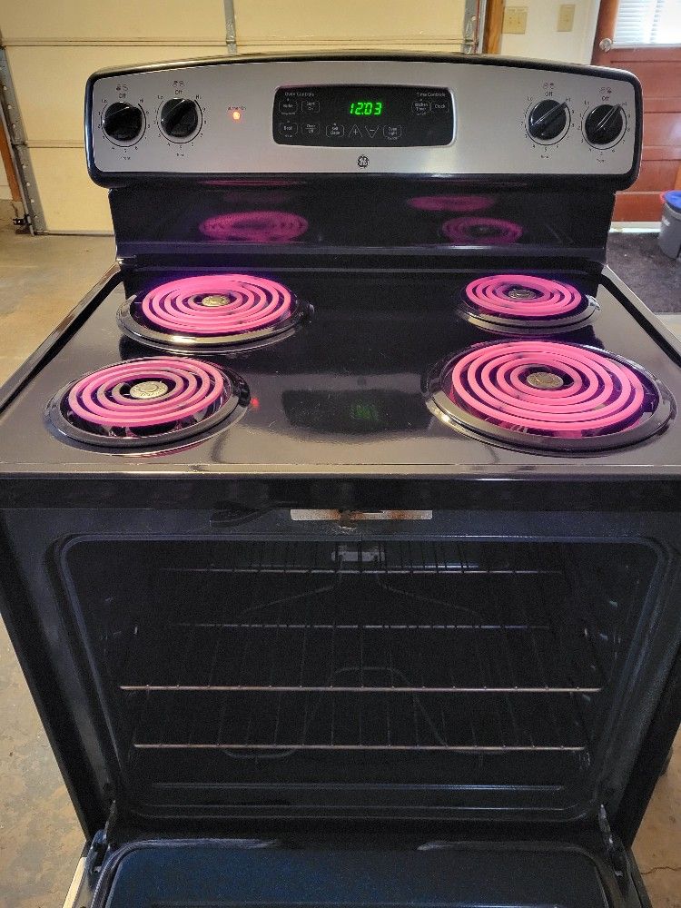 Ge Self Cleaning Oven (Delivery Available)