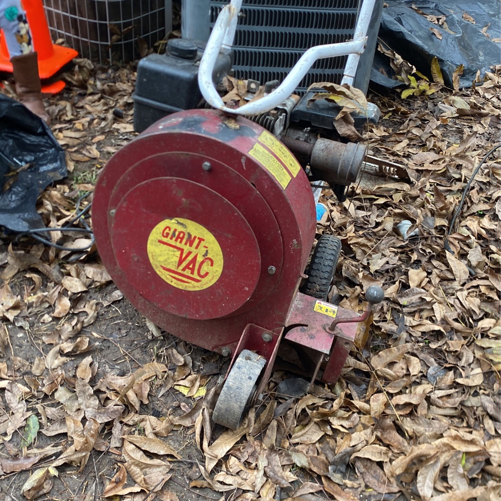 GIANT VAC leaf Blower for Sale in Atlanta, GA OfferUp