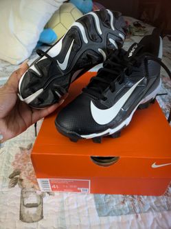 Cleats Nike Brand