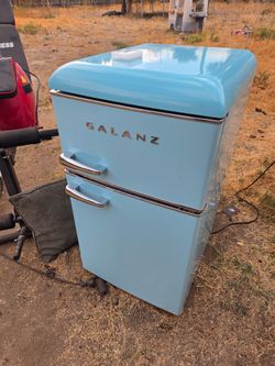 Galanz Retro Mini Fridge with Freezer