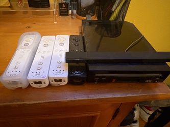 Nintendo Wii Console with 4 Remotes