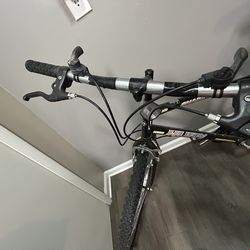 Huffy snake rock mountain bike excellent condition