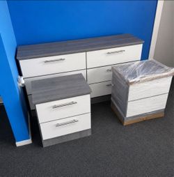 Dresser And 2 Nightstands - Cómoda y 2 Mesitas de noche