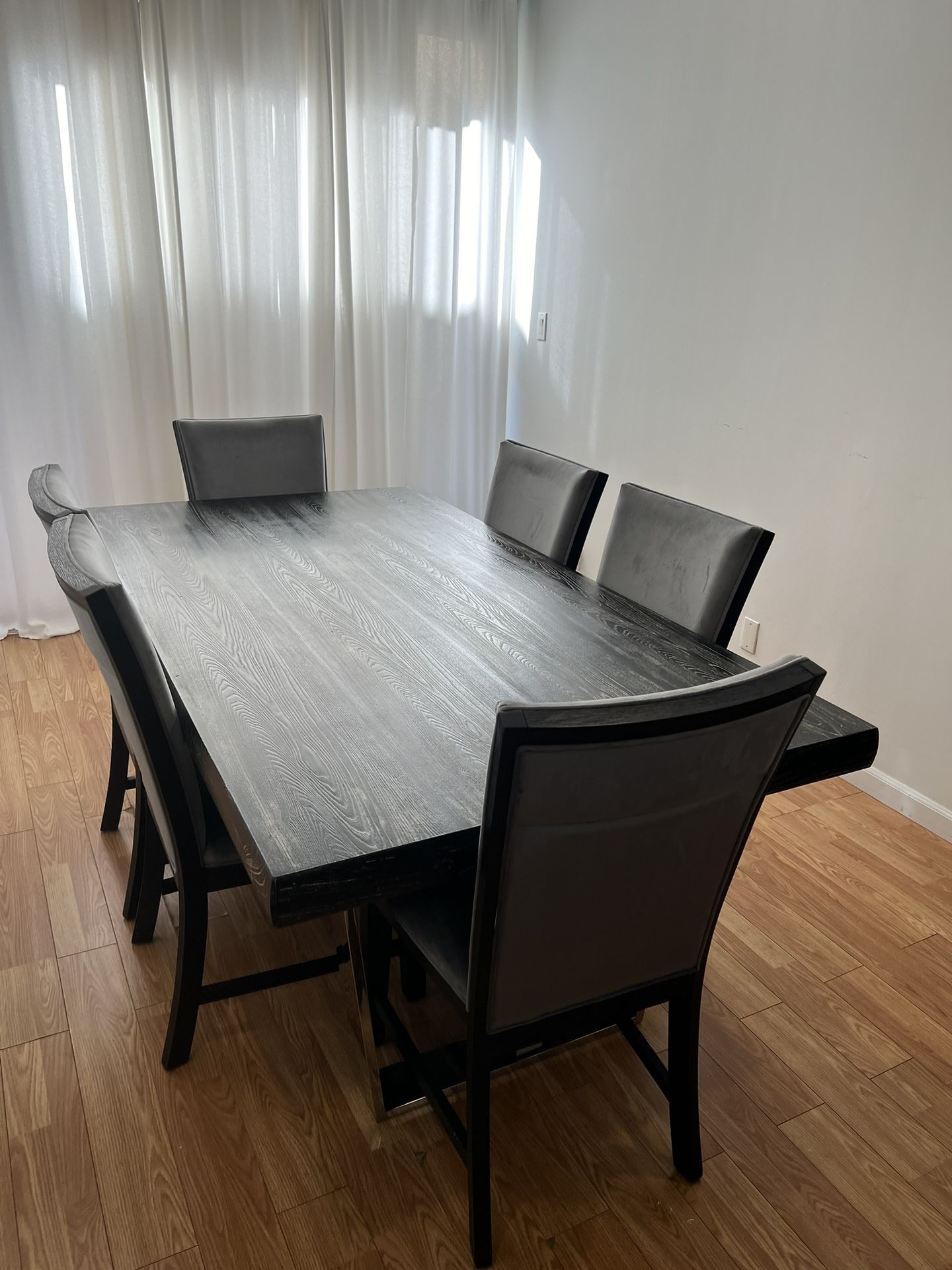 Dining Table + 6 Chairs