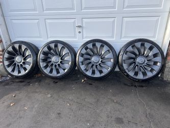 20” Tesla model 3 2023 (5/114) rims & tires!