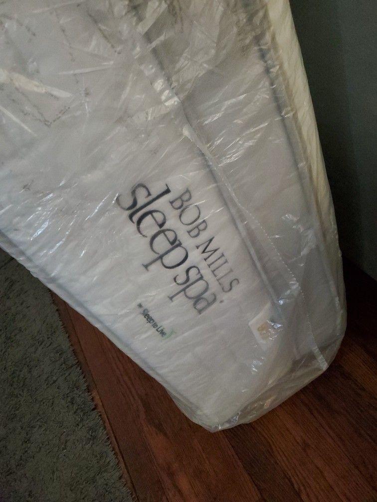 Bob Mills Series 900 Twin XL Mattress Never Slept On. for Sale in