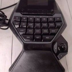 LOGITECH G13 Advanced Programmable Gameboard with LCD Display  USB

