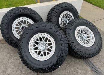 Kmc 235 Beadlock 17x9 8x165 +10 offset With Toyo R/T Pro 37x13.50R18 Tires 🔥🔥🔥