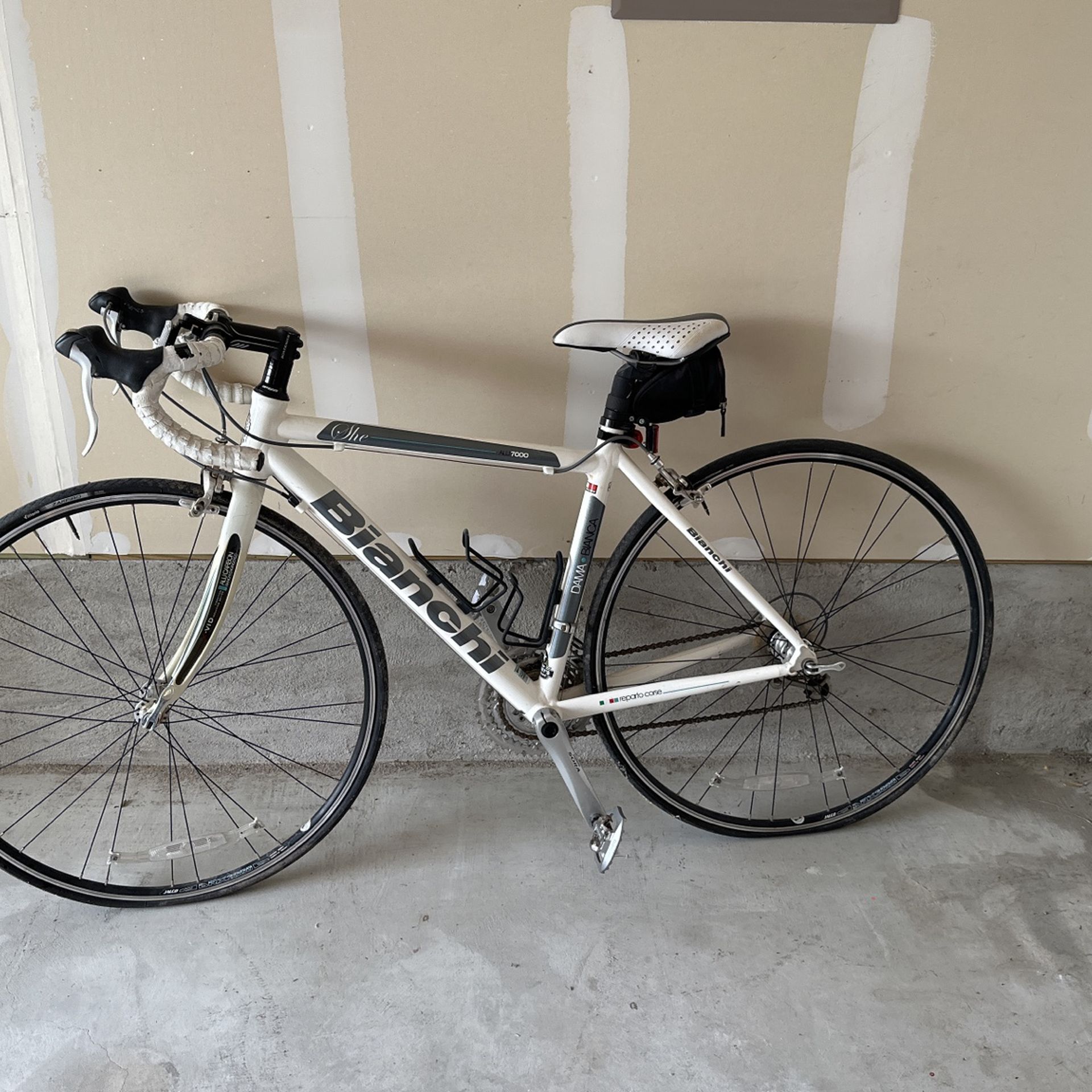 bianchi dama road bike NEW C-Sport 1 Disc Step Thru Hybrid Fitness speeds for carefree cruising. 2011 Bianchi Via Nirone 7