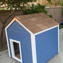 Dog House 4’x4’ w/wheels 