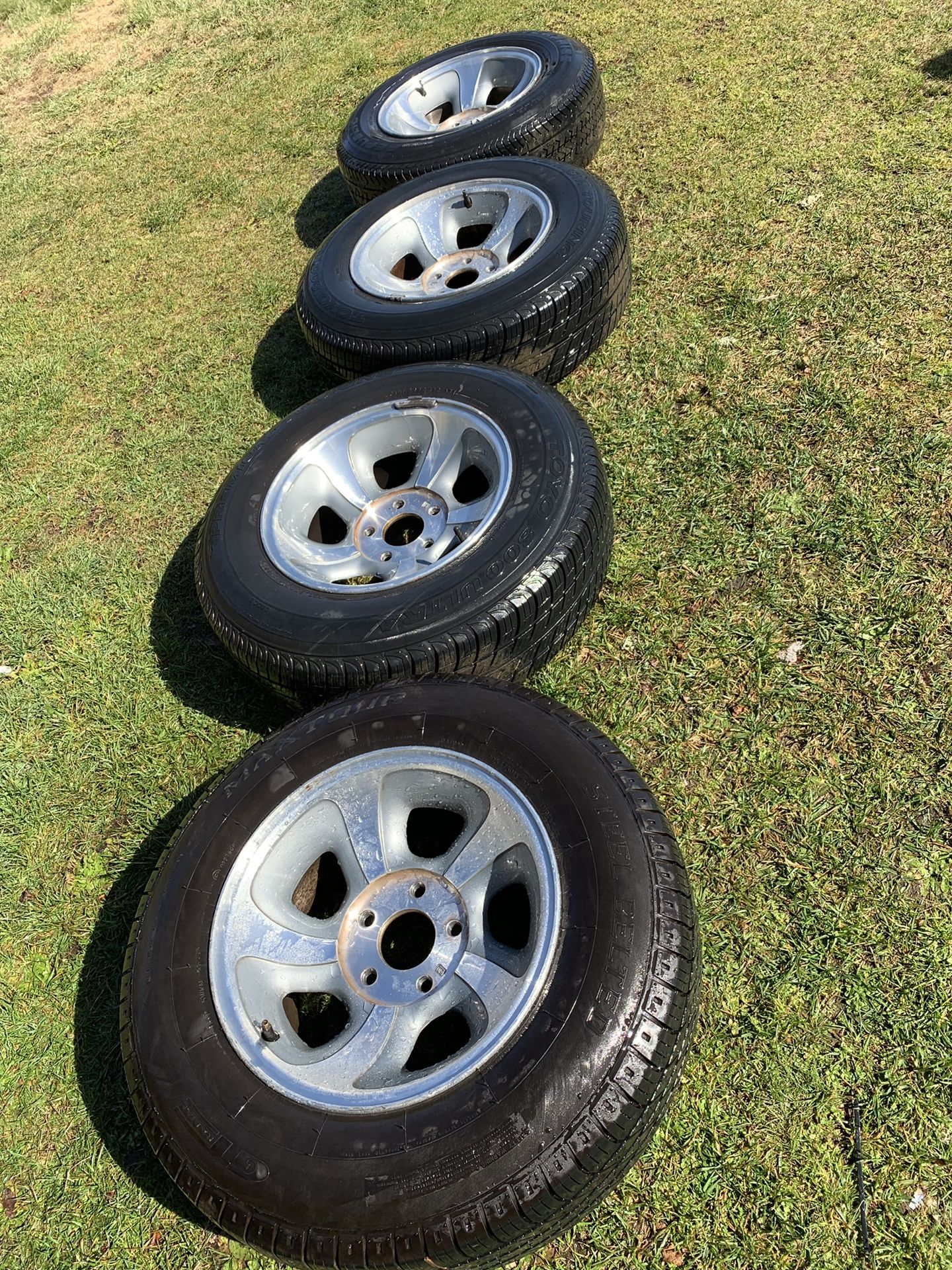 Very good tread! Comes with wheels. From Chevy s10 located in Rochester wa next to IGA STORE!