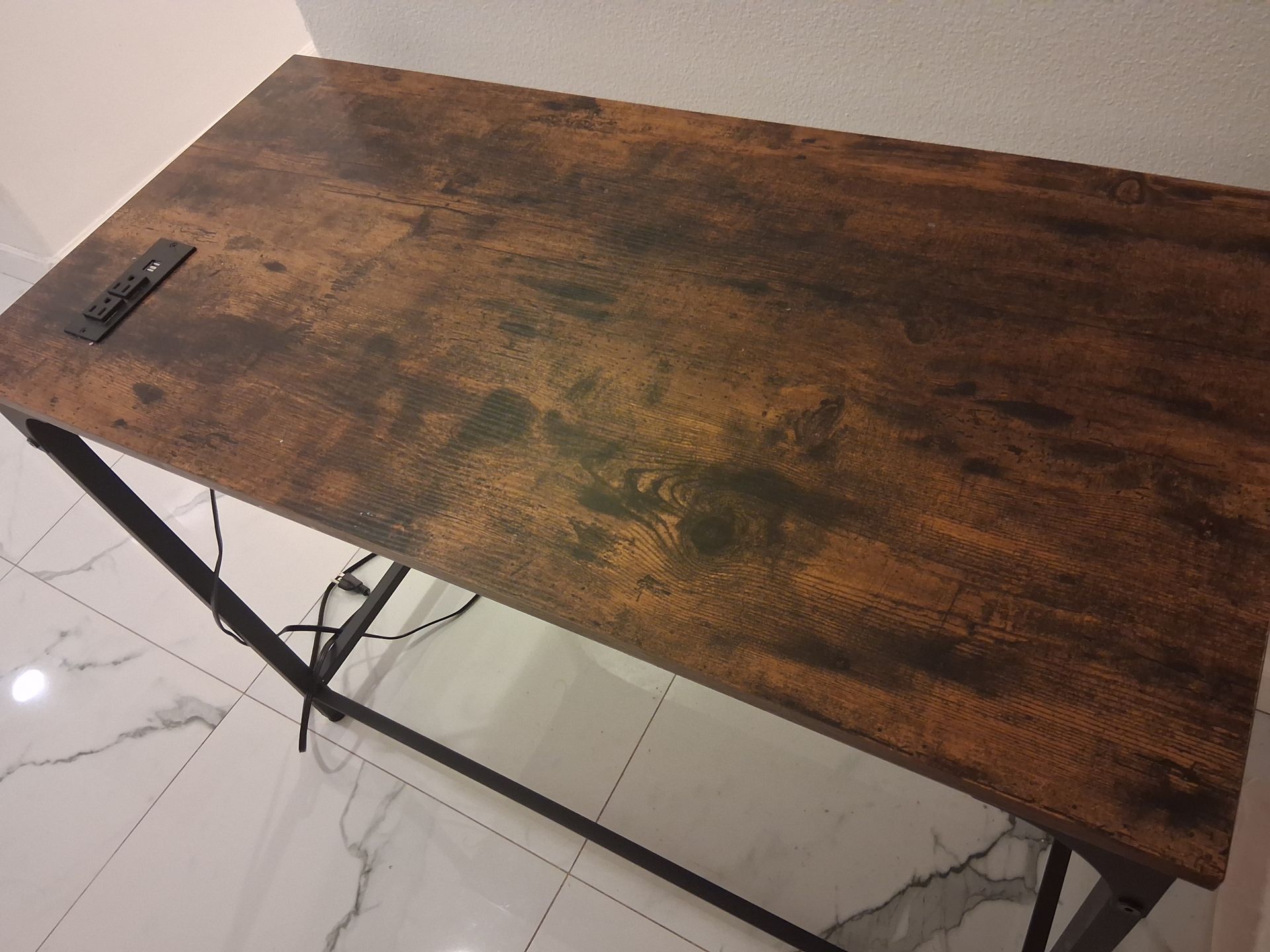 Computer desk