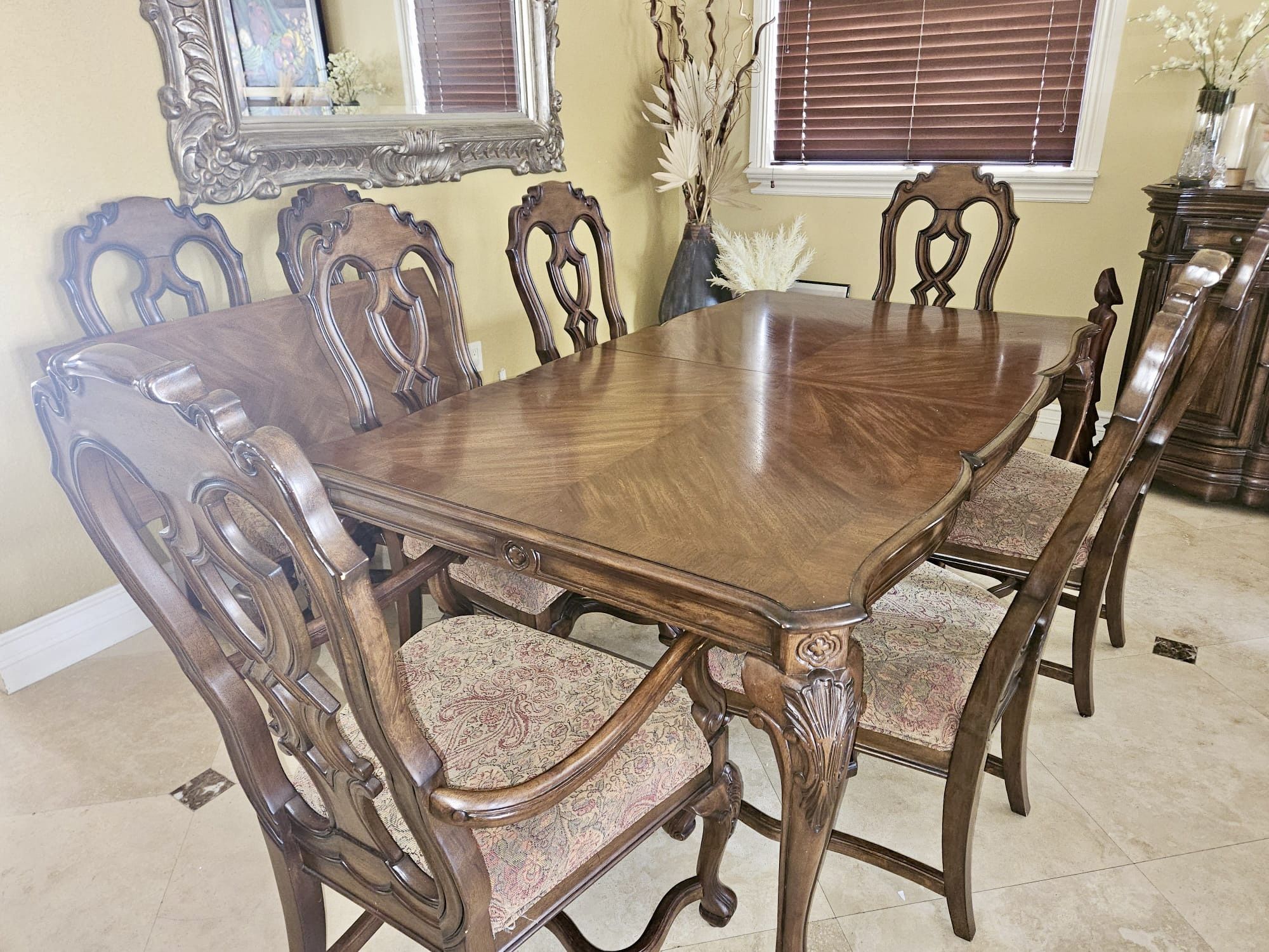 Grand luxury Dining Table - 8 Seater for Sale in Miami, FL - OfferUp