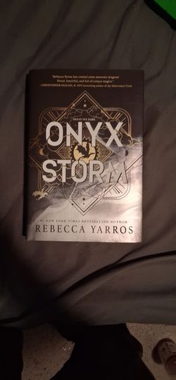Onyx Storm Hardcover Book Rebecca Yarros