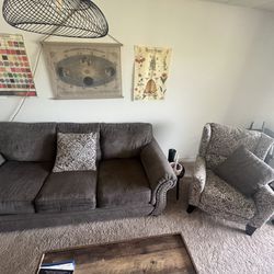 Lane brand couch and recliner set