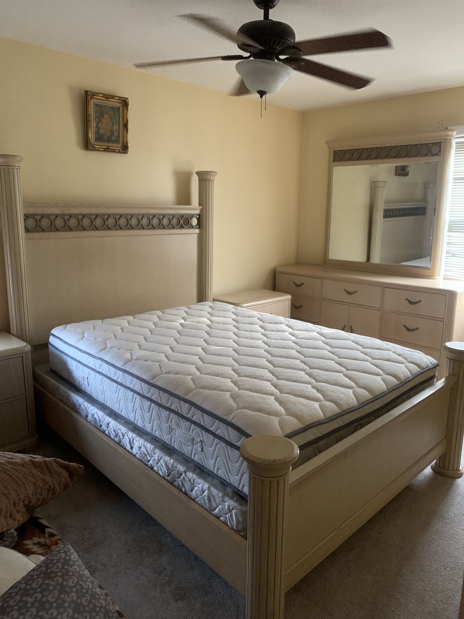 Elegant 5-Piece Traditional Bedroom Set – Queen Size