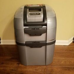 Stanley rolling tool box