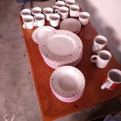 9 Big Plates 10bowels 5 Small Plates 1 Plate Little Bigger 11 Mugs 4 Other Glasses