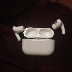🎧 Apple AirPods Pro (2nd Generation) – Like New