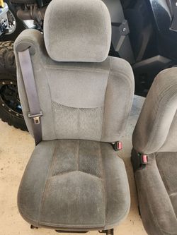 Front seats out of an 05 silverado