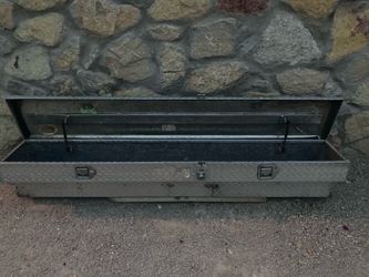 Truck tool box