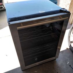 Magic Chef 48 Bottle Wine Fridge  BROKEN/FOR PARTS